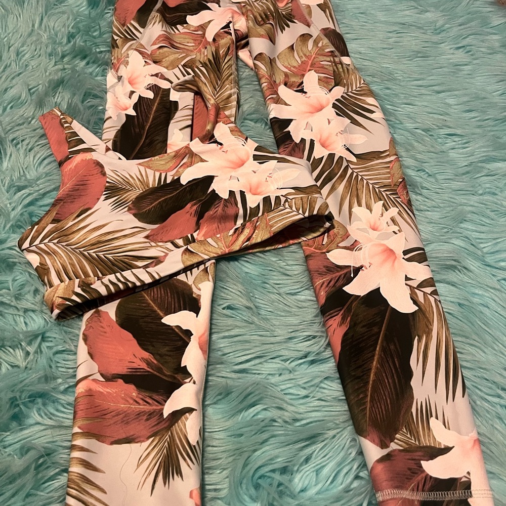 Tropical sports bra and leggings set